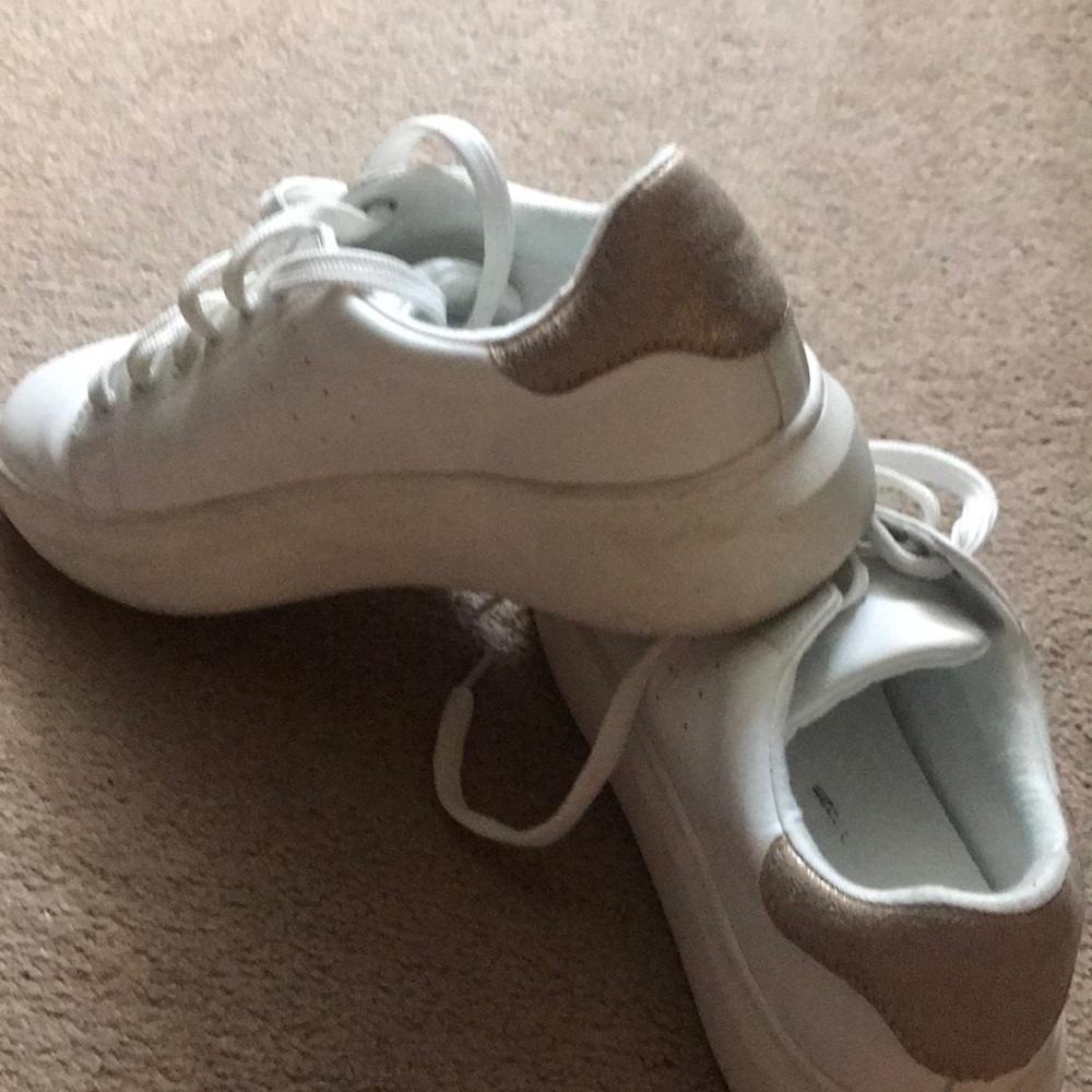 Women’s sneakers